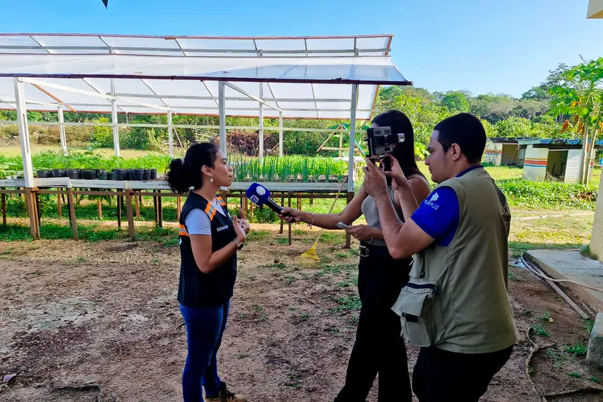 Bastidores da reportagem especial da TV Record - Record News sobre o potencial turístico e econômico de Benevides gravada no último dia 14 de Julho em diversos pontos do município.

O especial irá ao ar (em breve) na TV Record Belém e na Record News