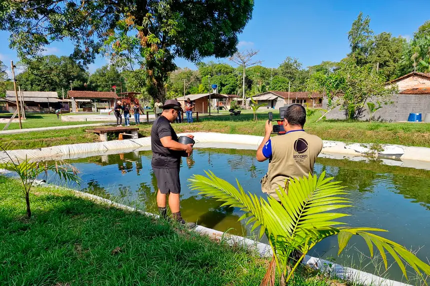 Bastidores da reportagem especial da TV Record - Record News sobre o potencial turístico e econômico de Benevides gravada no último dia 14 de Julho em diversos pontos do município.

O especial irá ao ar (em breve) na TV Record Belém e na Record News