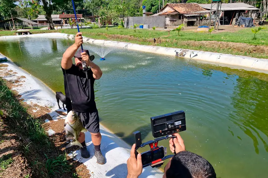 Bastidores da reportagem especial da TV Record - Record News sobre o potencial turístico e econômico de Benevides gravada no último dia 14 de Julho em diversos pontos do município.

O especial irá ao ar (em breve) na TV Record Belém e na Record News