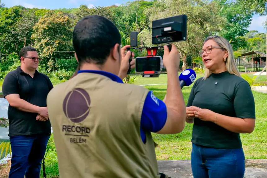 Bastidores da reportagem especial da TV Record - Record News sobre o potencial turístico e econômico de Benevides gravada no último dia 14 de Julho em diversos pontos do município.

O especial irá ao ar (em breve) na TV Record Belém e na Record News