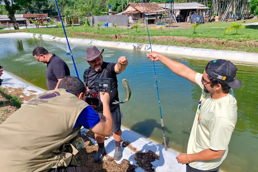 Bastidores da reportagem especial da TV Record - Record News sobre o potencial turístico e econômico de Benevides gravada no último dia 14 de Julho em diversos pontos do município.

O especial irá ao ar (em breve) na TV Record Belém e na Record News
