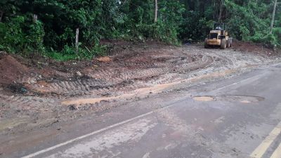 Prefeitura de Benevides retira lixo irregular na estrada do Taiassuí