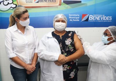 Benevides atinge 90,29% de profissionais da saúde vacinados contra a covid-19. 