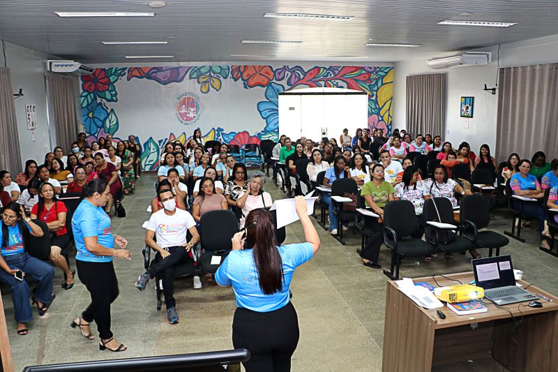 Formação do Programa de Leitura e Escrita da Educação Infantil (LEEI)