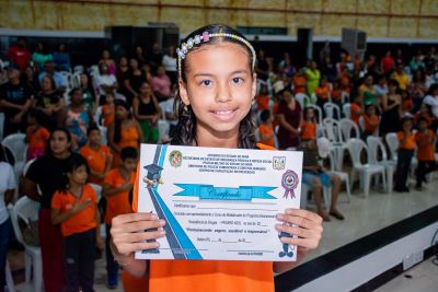 Crianças da Rede Municipal de Ensino são certificadas pelo Programa Educacional de Resistência às Drogas e à Violência 