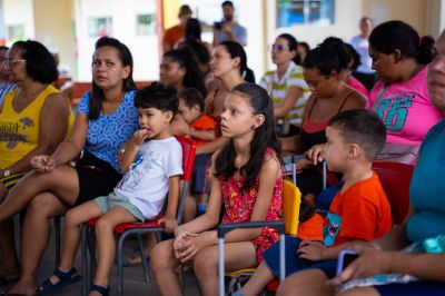 notícia: Campanha "Escola Imunizada" inicia vacinação nos CMEIs do município 