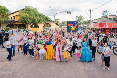 Carrinhada do Bebê é marcada pelo lançamento do projeto “Papai Tá Aqui” e assinatura de  Lei da Paternidade Protetiva e Afetiva 