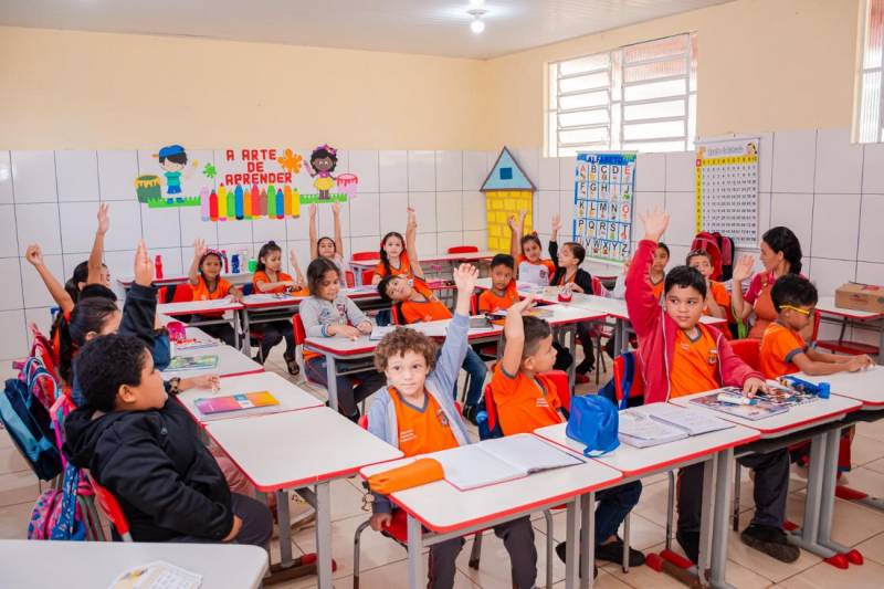 Mais de 10.444 estudantes da rede municipal de Benevides iniciaram hoje o segundo semestre letivo com escolas mais preparadas e acolhedoras.