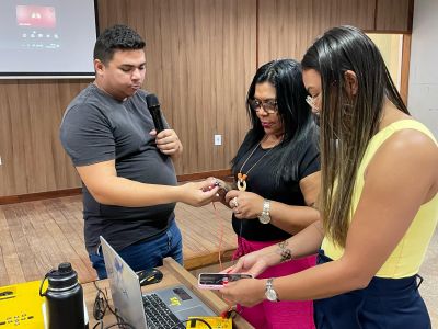 Professores da Rede Municipal recebem formação maker sobre como funcionam os circuitos elétricos para o desenvolvimento de projetos