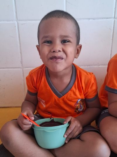 ALUNOS DA REDE MUNICIPAL TOMAM AÇAÍ COM TAPIOCA NA MERENDA ESCOLAR DE BENEVIDES