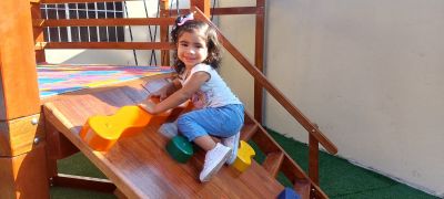 Criança feliz e muita animação na aula inaugural do Anexo do CMEI Berço da Liberdade