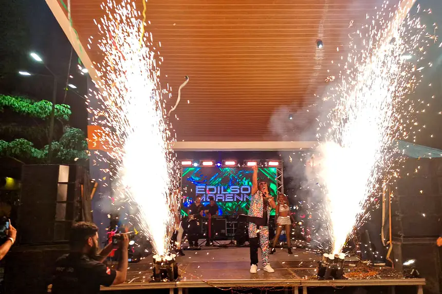 Carnaval marcou o domingo na Orla de Benfica 
