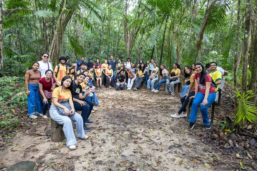 Jovens de Benevides participaram de programação que envolveu cinema, passeio ecológico, prática esportiva e banho de igarapé