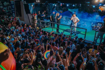 notícia: Fenômeno Jerry Smith e atrações regionais arrastam multidão no Carnaval em Murinin