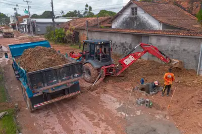 notícia: Prefeitura avança com frentes de obras de drenagem, urbanização e novas calçadas em Benevides