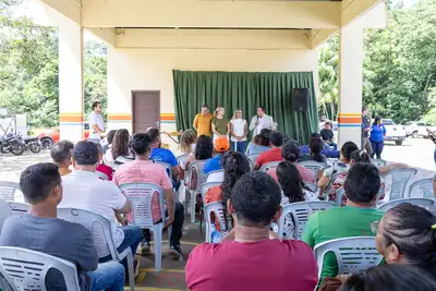 notícia: Prefeitura de Benevides entrega máquinas para melhor viabilizar o trabalho de agricultores